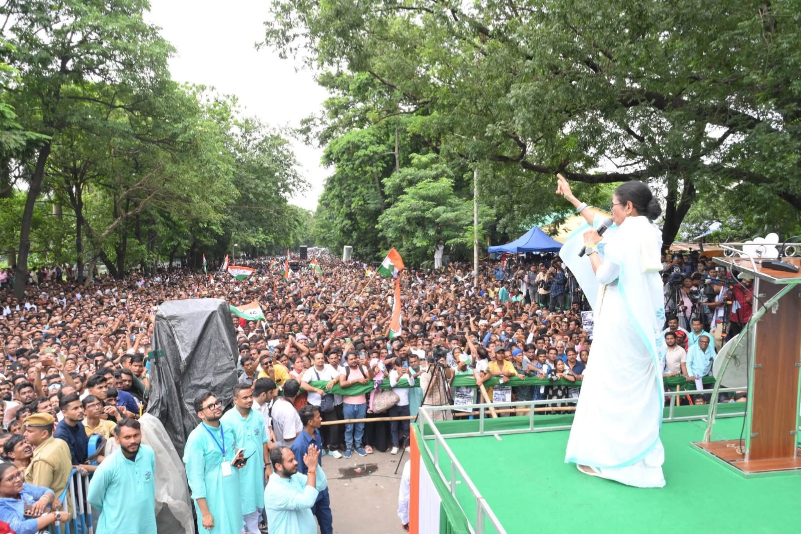 মমতা বন্দ্যোপাধ্যায়, তৃণমূল কংগ্রেস, ১৯৯৭ ইন্ডোর আউটডোর প্ল্যান, শহিদ দিবস